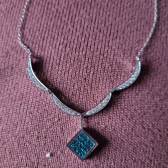 Transforming Necklace & Earring Set - Picture 2 of 14